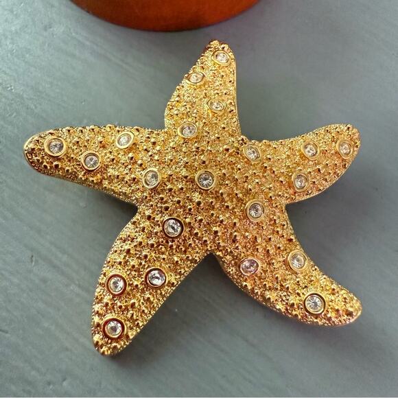 Swarovski Crystal Gold Tone Starfish Pin Brooch - Picture 3 of 7